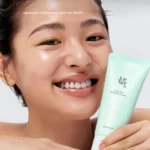 Δροσερός καθαρισμός πρωί και βράδυ με το Green Plum Refreshing Cleanser